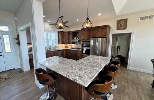 De Mossville House | Owl's Nest Retreat: Sleeps 20, Near Ark Encounter and Bourbon Trail