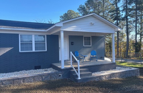 Lincolnton House | Owl's Nest - Unique Interactive Art - Nintendo - Large Parking Area - EV Charger