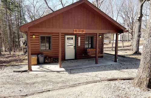 Pittsburg Cabin | Owls Nest cabin with hot tub near Pomme de Terre lake!
