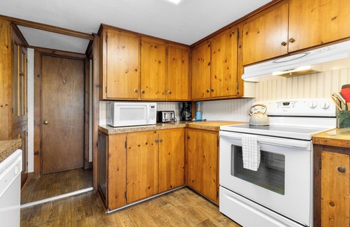 Owls Head Cottage | Owls Nest on Crescent Beach
