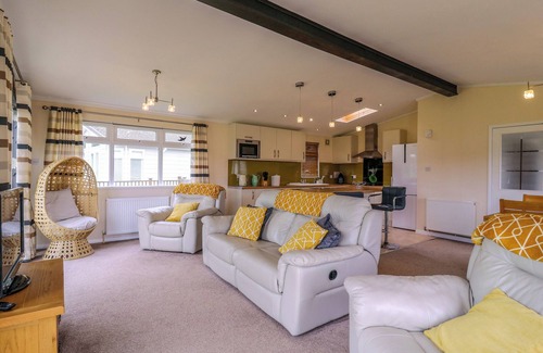 Leiston Cottage | OWLS RETREAT, LODGE 11, pet friendly, with a garden in Aldeburgh