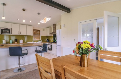 Leiston Cottage | OWLS RETREAT, LODGE 11, pet friendly, with a garden in Aldeburgh