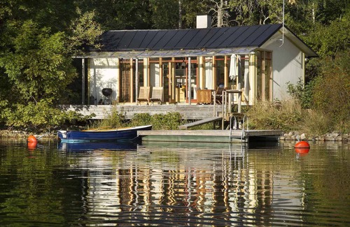 Boo House | Own jetty by the sea, 18 km to Stockholm city