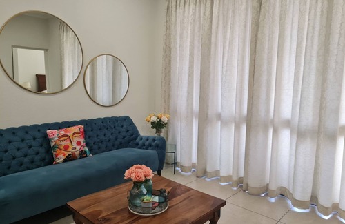 Greater Johannesburg Metropolitan Area Apartment | Own room and bathroom in an apartment for a solo traveler