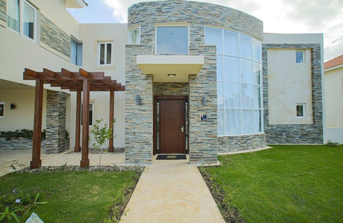 Puerto Plata Villa | Owner-Rented Contemporary All-Inclusive Tropical Villa