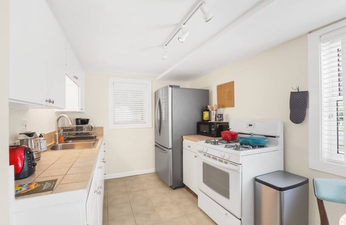 Alta Heights Apartment | Oxbow quiet sabbatical get away.