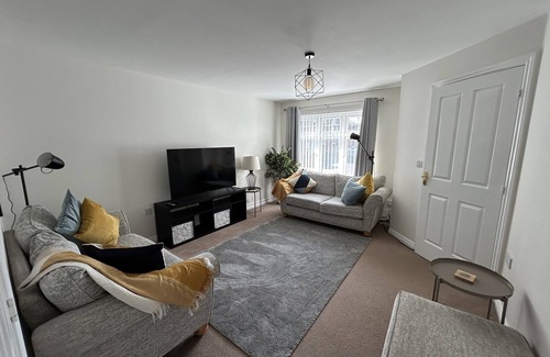 Newcastle-upon-Tyne House | 'Oxford' A spacious Haven for City, Coast or Countryside