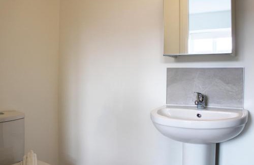 Yarnton Apartment | Oxford - Private House with Garden & Parking 14