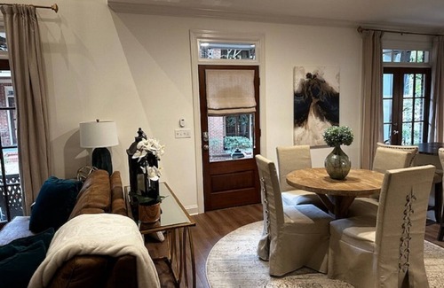 Oxford House | Oxford Square but a few steps away in Camilla Park! Cozy Oxford Retreat