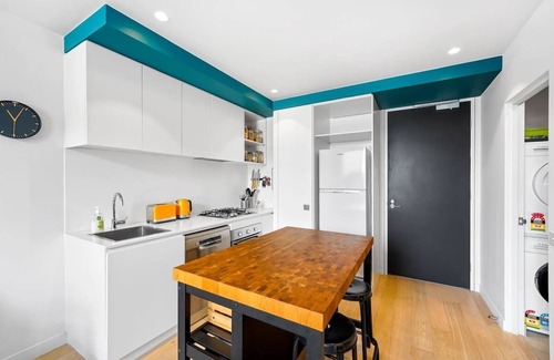 Collingwood Apartment | Oxley - 1 Bedroom Apt in the Heart of Collingwood!