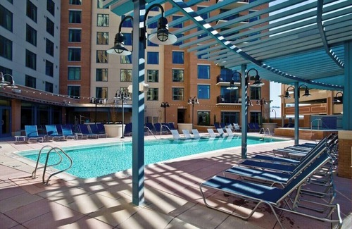 Potomac West Condo | Oxon Hill Condo: 2BR, 2BA, Sleeps 4