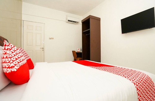Surabaya Hotel | OYO 1102 Griya Aisyah Syariah 1