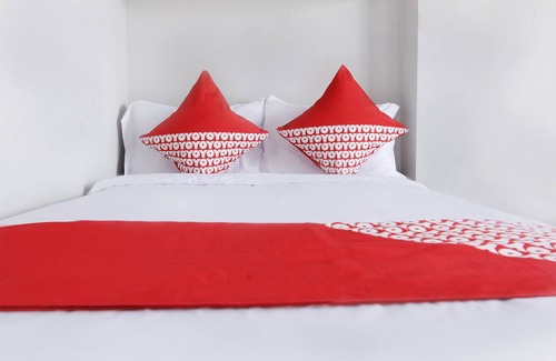 Pagedangan Hotel | OYO 120 GP Residence