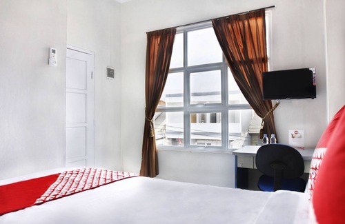Pagedangan Hotel | OYO 120 GP Residence