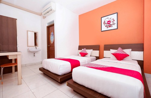 Semarang Hotel | OYO 1251 Residence 8