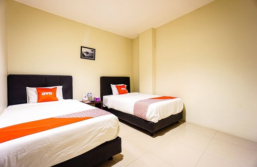 Manado City Centre Hotel | OYO 1769 Rid's Hotel