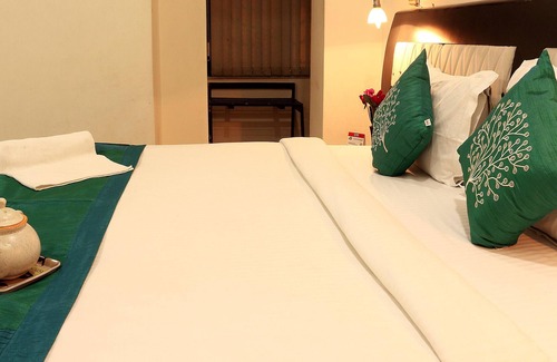 Bhowanipore Hotel | OYO 1846 Hotel Neeranand Regency