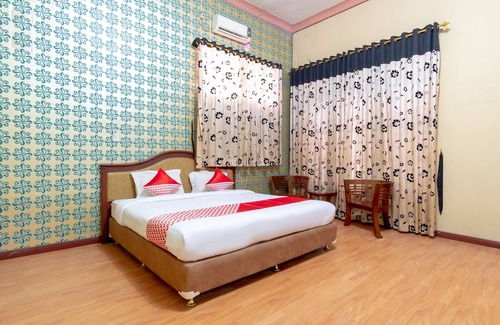 Medan Hotel | OYO 2777 Sleepover Sei Serayu