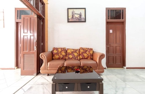 Medan Hotel | OYO 2777 Sleepover Sei Serayu