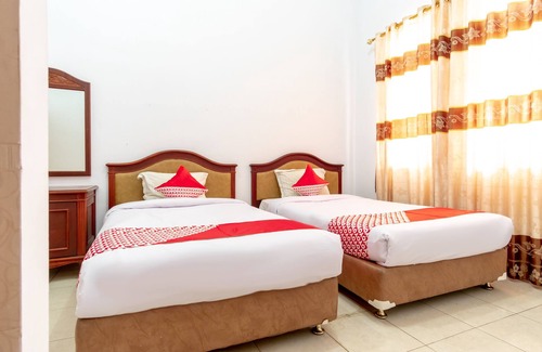 Medan Hotel | OYO 2777 Sleepover Sei Serayu