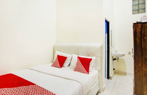 Kupang Hotel | OYO 2965 Silvia Homestay