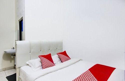 Kupang Hotel | OYO 2965 Silvia Homestay