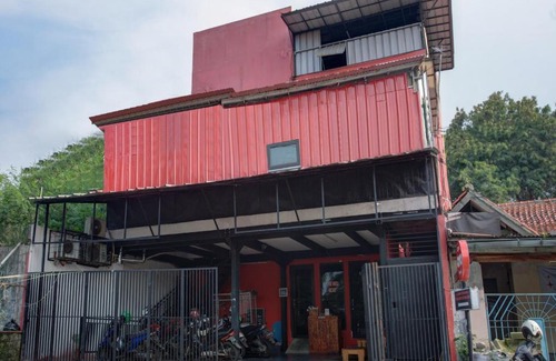Tegalgundil Hotel | OYO 3883 The Red