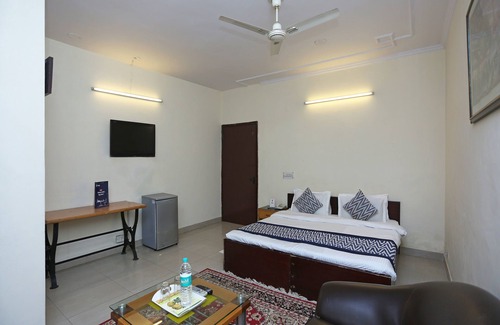 Kalkaji Hotel | OYO 542 Kalkaji Residency Bnb