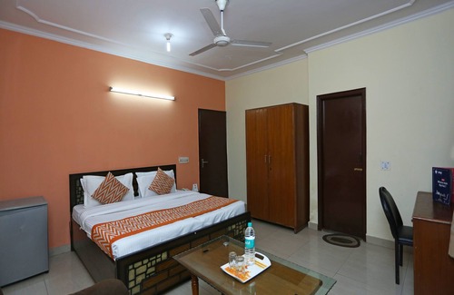 Kalkaji Hotel | OYO 542 Kalkaji Residency Bnb