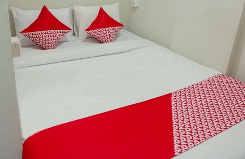 Tangerang House | OYO 737 Kamar Keluarga Mahkota 8