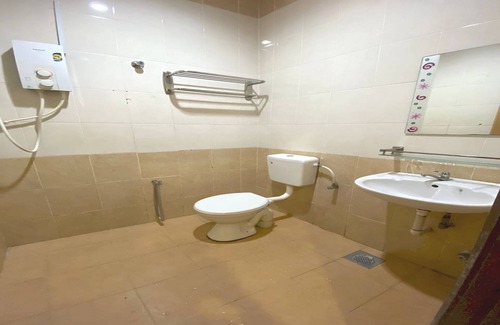 Lumut Hotel | OYO 89715 CK Hotel 2
