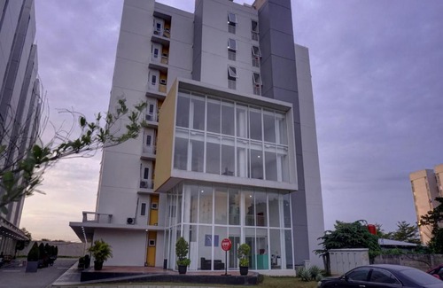 Tangerang Hotel | OYO 90120 Bolang Room
