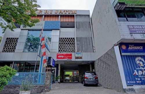 Surabaya Hotel | OYO 90177 Hotel Pahlawan