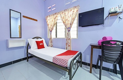 Kuala Teriang Hotel | OYO 90660 Rayyans Roomstay