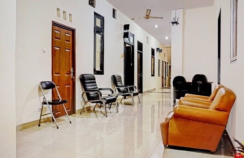 Serpong Hotel | OYO 90689 Lily House
