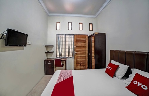 Medan Hotel | OYO 90751 Graha Sei Batugingging