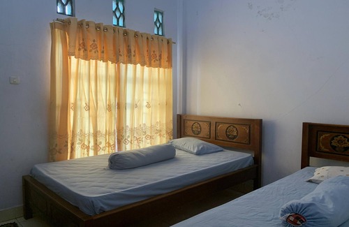 Bulukumba Hotel | OYO 90816 Wisma Awal Fajar Syariah Near Mars Gym Bulukumba