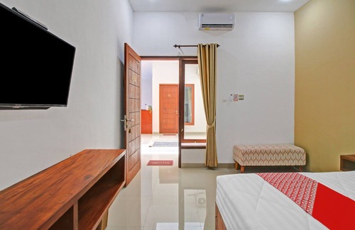 Mataram Hotel | OYO 90820 Madania Guesthouse Syariah
