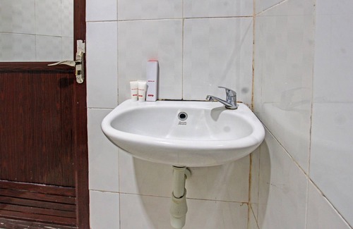 Kecamatan Janapria Hotel | OYO 91617 Hotel Mutiara Lombok
