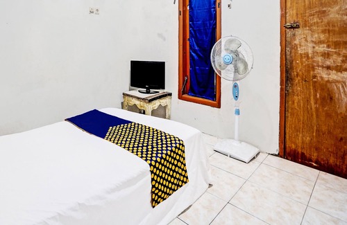 Surabaya Hotel | OYO 92078 Tarlo Guest House 4
