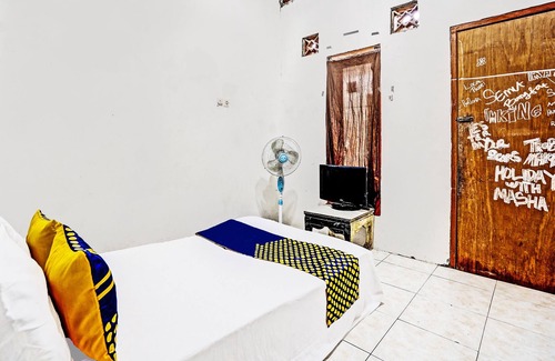 Surabaya Hotel | OYO 92078 Tarlo Guest House 4