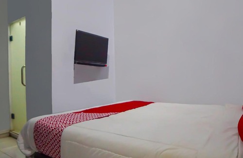 Medan Hotel | OYO 92463 Deli Hotel Medan