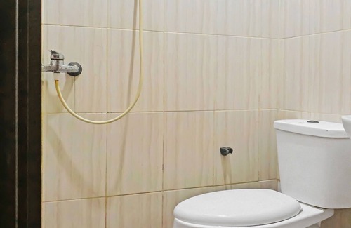 Old Jakarta Hotel | OYO 92581 Tangki Residence 2