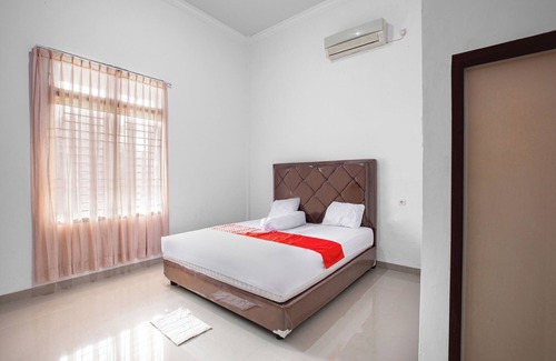 Jambi Hotel | OYO 92587 Homestay Romauli Kampung Radja