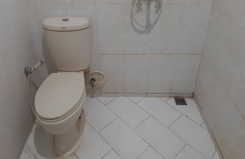 Kalimantan Hotel | OYO 92639 Ervina Homestay Syariah Batakan