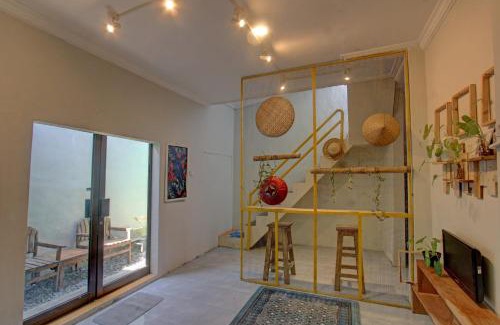 Gerung Hotel | OYO 92825 Kamar Lombok