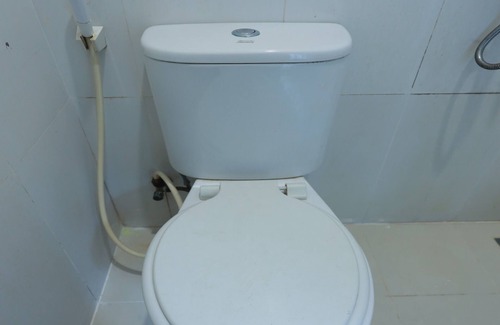 Batam Hotel | OYO 93131 Mamapapahouse