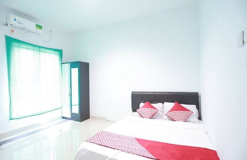 Batam Hotel | OYO 93131 Mamapapahouse