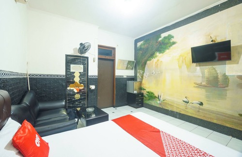 Duren Sawit Hotel | OYO 93132 Modom Homestay Near RS Islam Jakarta Pondok Kopi