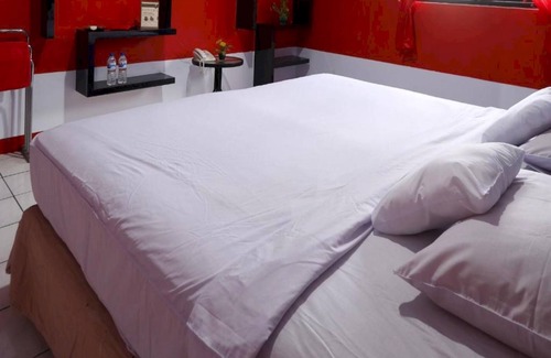 Manado City Centre Hotel | OYO 93168 Permata Ria Hotel